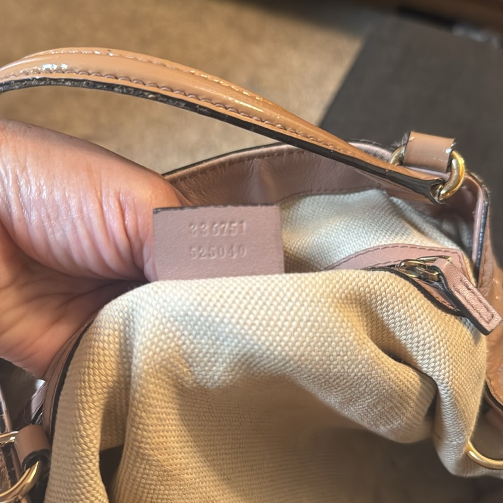 Patent leather Gucci Soho. The measurements are about: 9” tall, 13” wide and 5” - Picture 7 of 7